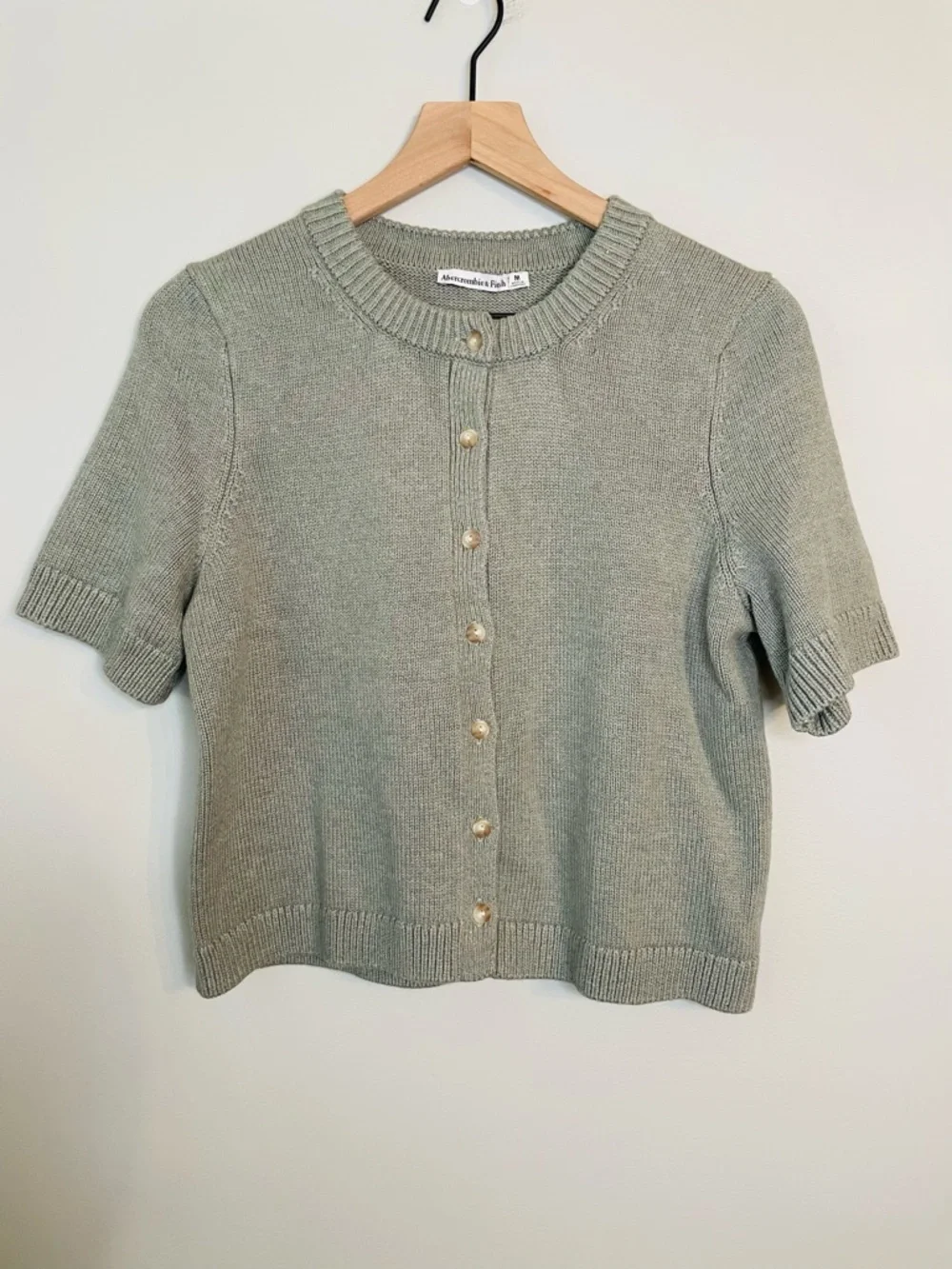 NWT Abercrombie & Fitch Short-Sleeve Crew Cardigan in Frosty Olive - Picture 4 of 7